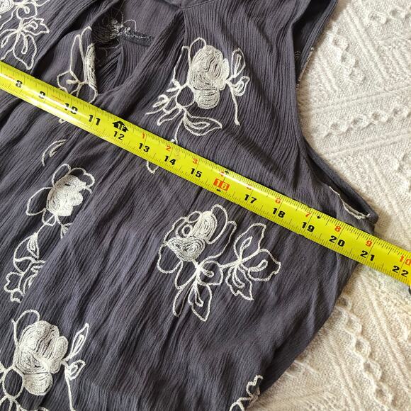Umgee Floral Embroidered Sleeveless Blouse Small Crinkle Sheer Tunic Boho Chic - Picture 11 of 12